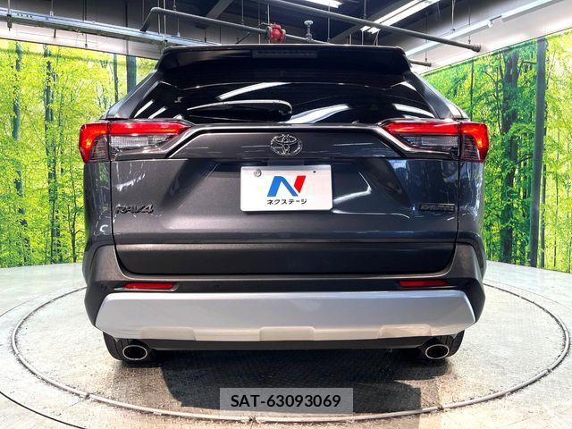 Toyota RAV4 2021-04 8316674-14