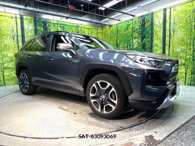 Toyota RAV4 2021-04 8316674-15