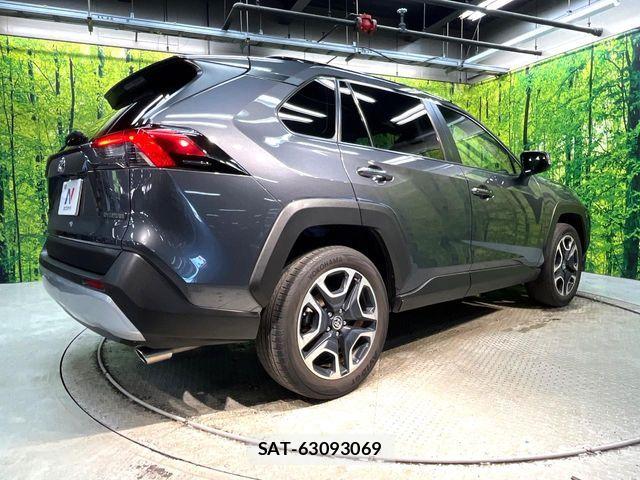 Toyota RAV4 2021-04 8316674-16