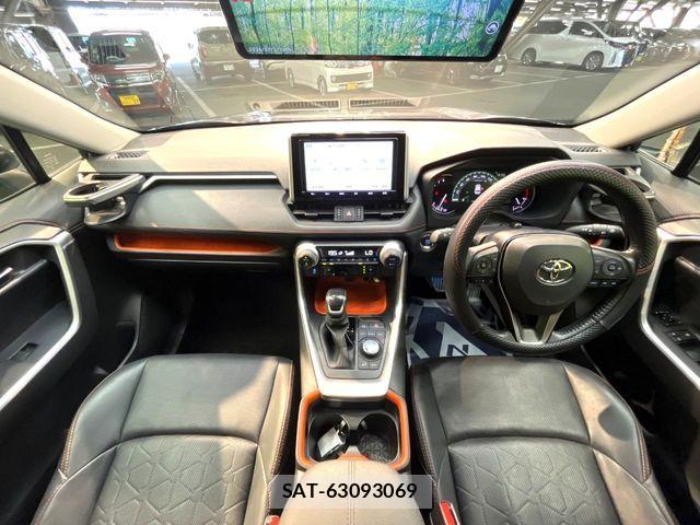 Toyota RAV4 2021-04 8316674-1