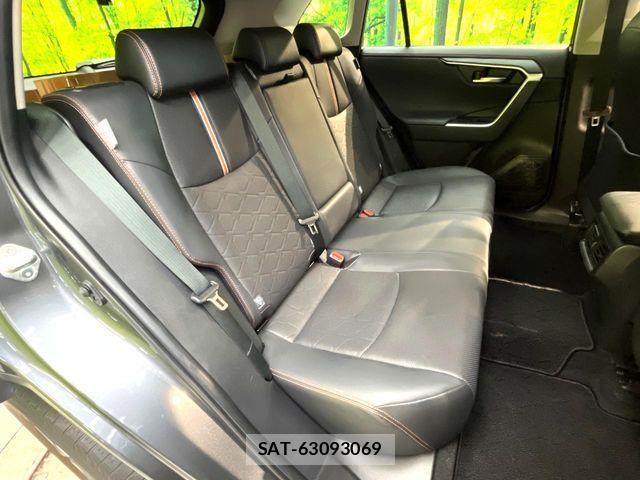 Toyota RAV4 2021-04 8316674-8