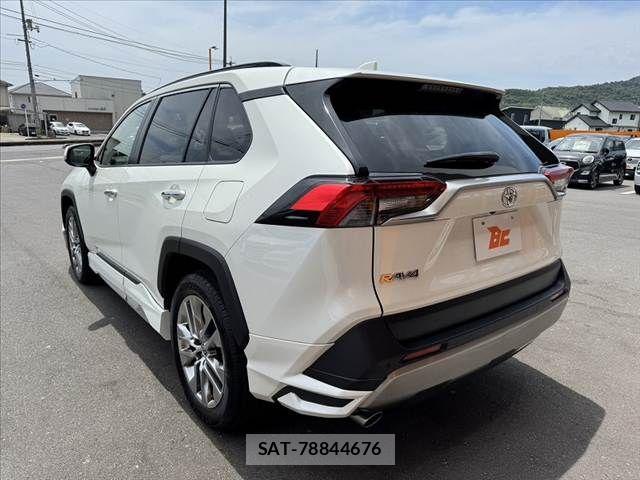 Toyota RAV4 2022-02 8316651-12