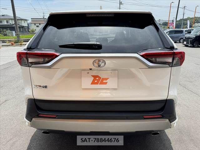 Toyota RAV4 2022-02 8316651-13