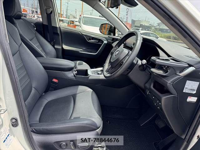 Toyota RAV4 2022-02 8316651-15