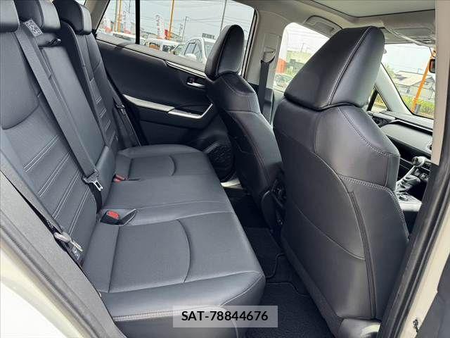 Toyota RAV4 2022-02 8316651-16