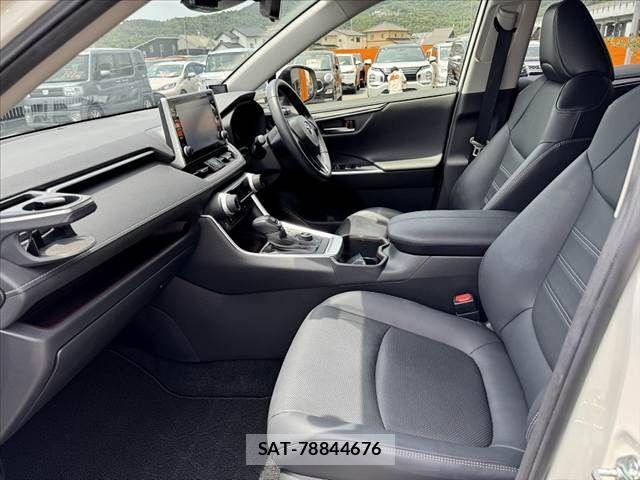Toyota RAV4 2022-02 8316651-17