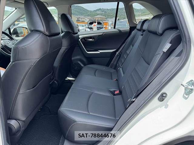 Toyota RAV4 2022-02 8316651-18