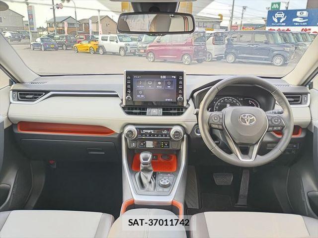 Toyota RAV4 2022-09 8316664-10
