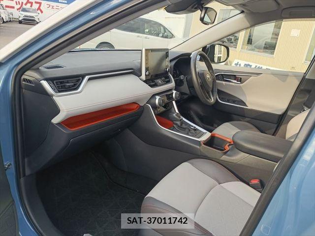 Toyota RAV4 2022-09 8316664-12