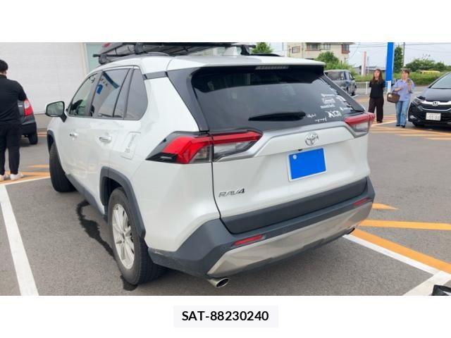 Toyota RAV4 2022-10 8337617-11