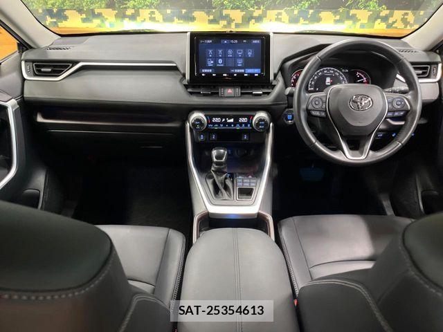 Toyota RAV4 2021-08 8334470-1