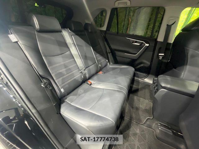 Toyota RAV4 2019-09 8334469-9