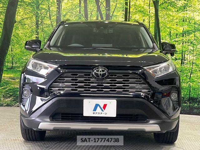 Toyota RAV4 2019-09 8334469-14