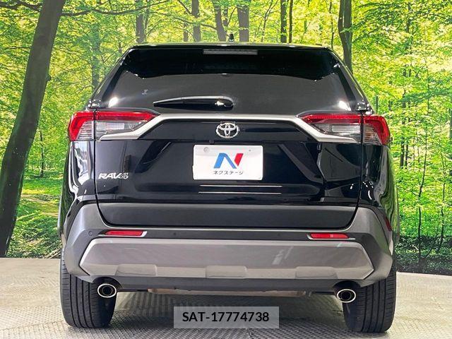 Toyota RAV4 2019-09 8334469-15