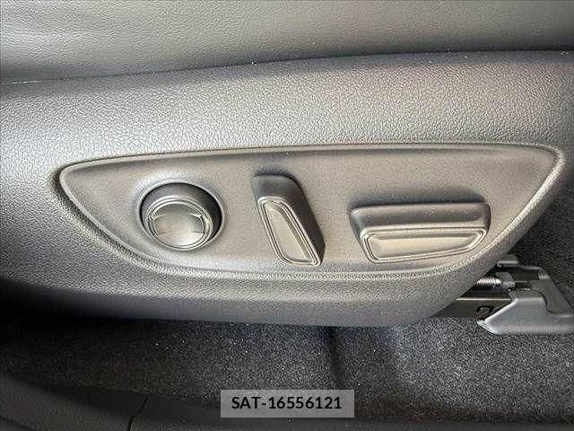 Toyota RAV4 2020-07 8337606-29