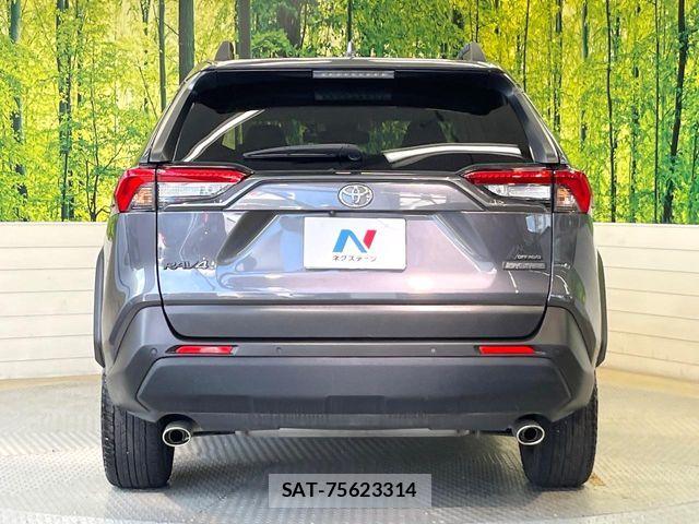 Toyota RAV4 2022-12 8355467-14