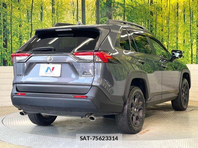Toyota RAV4 2022-12 8355467-16
