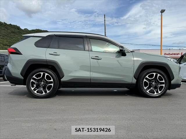 Toyota RAV4 2021-05 8368321-11