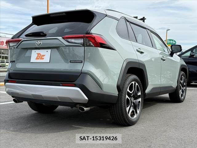 Toyota RAV4 2021-05 8368321-12