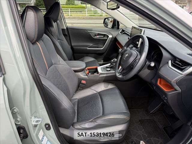 Toyota RAV4 2021-05 8368321-15