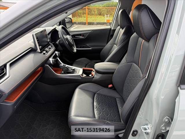 Toyota RAV4 2021-05 8368321-16