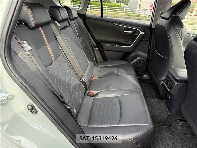 Toyota RAV4 2021-05 8368321-17