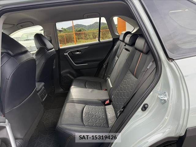 Toyota RAV4 2021-05 8368321-18