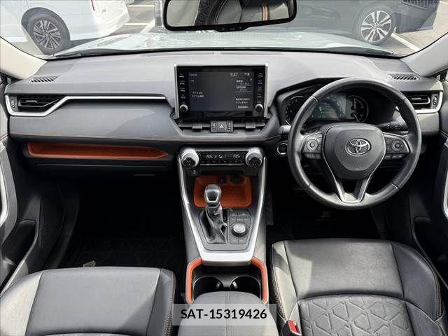 Toyota RAV4 2021-05 8368321-1