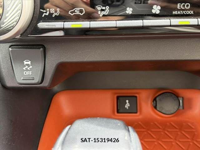 Toyota RAV4 2021-05 8368321-24