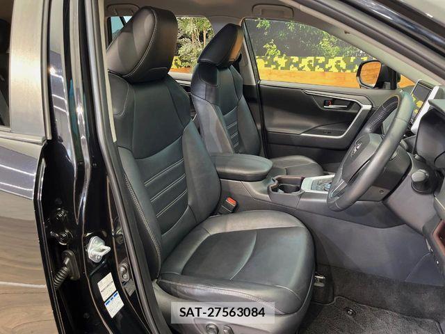 Toyota RAV4 2019-04 8368319-9