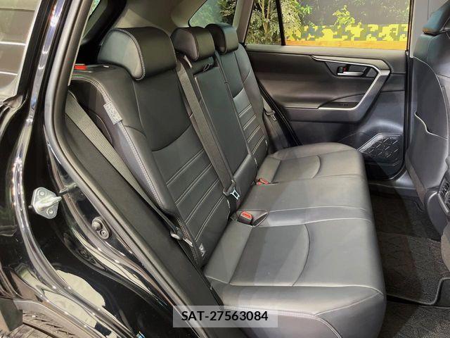 Toyota RAV4 2019-04 8368319-10