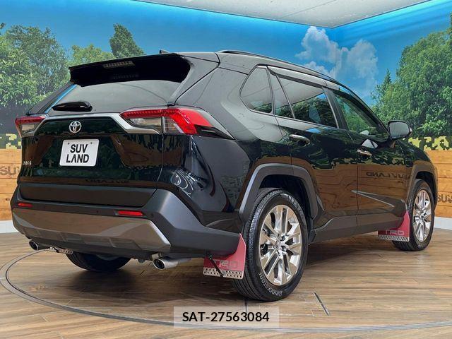 Toyota RAV4 2019-04 8368319-17