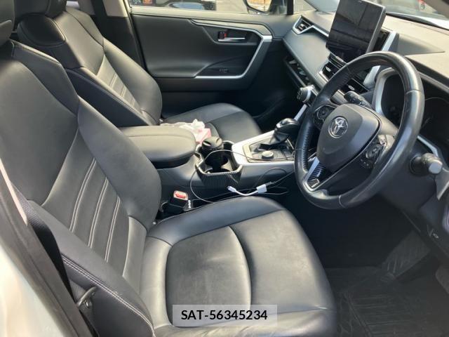 Toyota RAV4 2019-07 8368320-11
