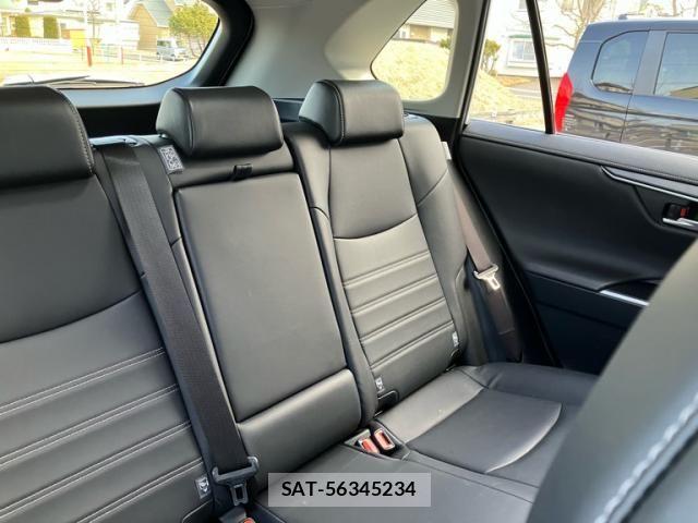 Toyota RAV4 2019-07 8368320-12