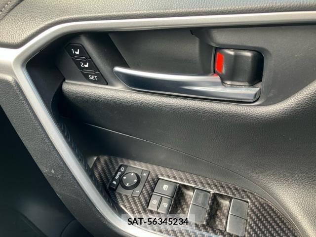 Toyota RAV4 2019-07 8368320-21