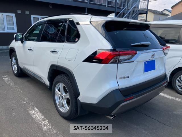 Toyota RAV4 2019-07 8368320-2