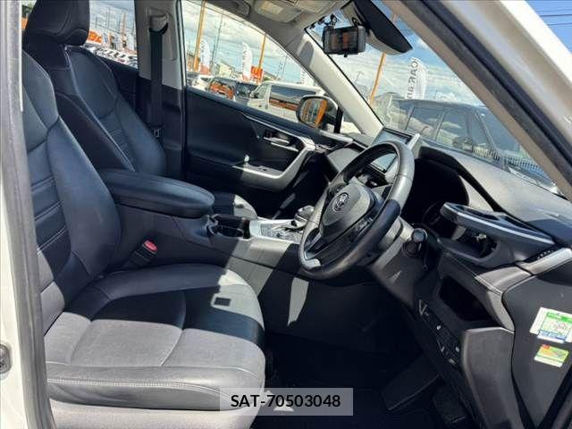 Toyota RAV4 2019-11 8368318-15