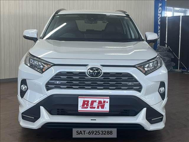 Toyota RAV4 2020-03 8368315-1