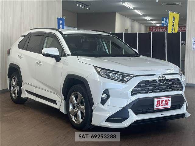Toyota RAV4 2020-03 8368315-2