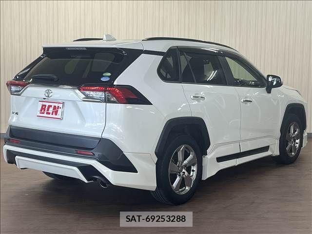 Toyota RAV4 2020-03 8368315-4