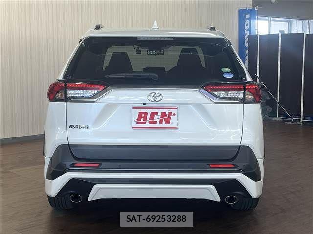 Toyota RAV4 2020-03 8368315-5