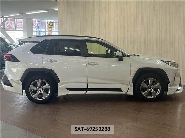 Toyota RAV4 2020-03 8368315-7