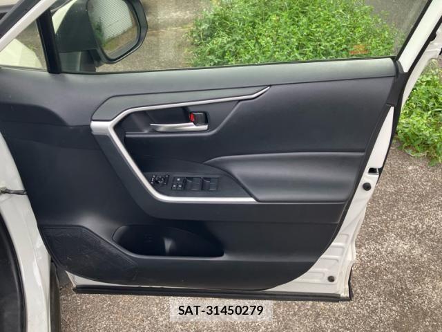 Toyota RAV4 2021-08 8372111-14