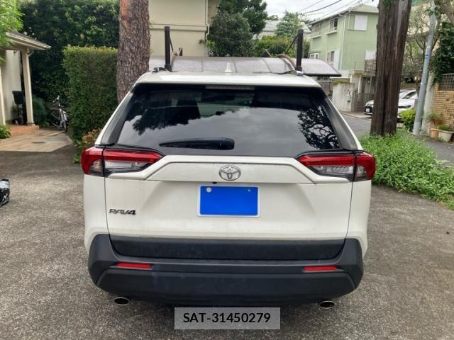Toyota RAV4 2021-08 8372111-6