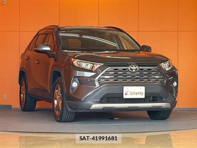 Toyota RAV4 2019-08 8372110-16