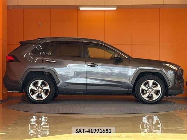 Toyota RAV4 2019-08 8372110-17