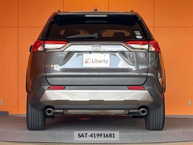 Toyota RAV4 2019-08 8372110-19