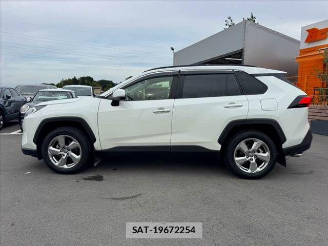 Toyota RAV4 2021-12 8438783-10