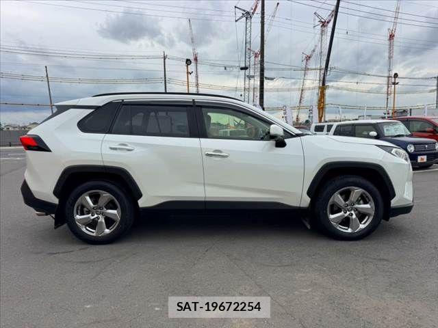 Toyota RAV4 2021-12 8438783-11