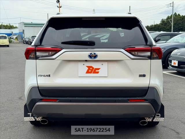 Toyota RAV4 2021-12 8438783-13